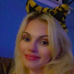 Meet your Posher, Monica